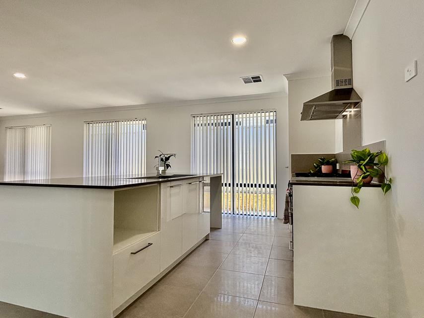 5 Laguna Way, Eglinton, WA 6034
