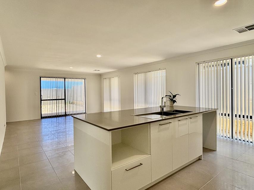 5 Laguna Way, Eglinton, WA 6034