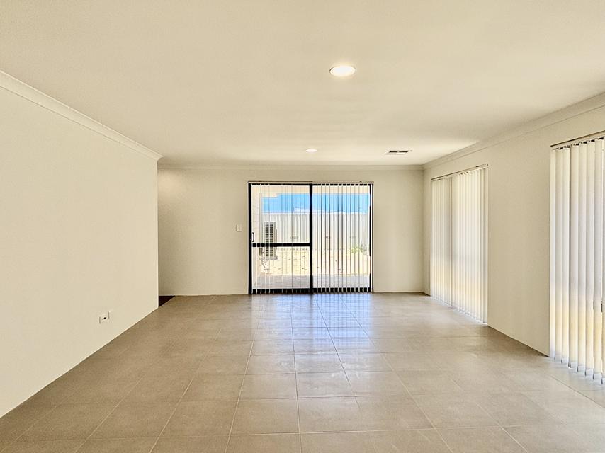 5 Laguna Way, Eglinton, WA 6034
